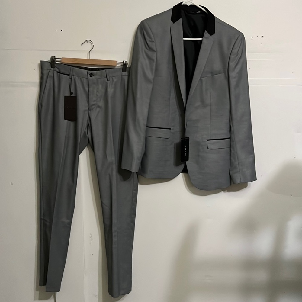 Zara Man suit set. Blazer and pants.